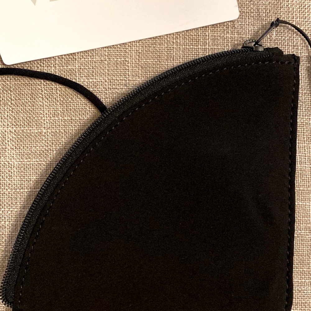 New Athleta Mask Bag (NEW WITH TAG) 💫 A Rare find!